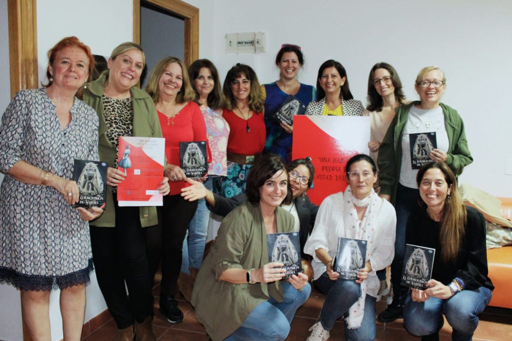 Mujeres de La Mitad del Cielo reunidas en una actividad de la asociación
